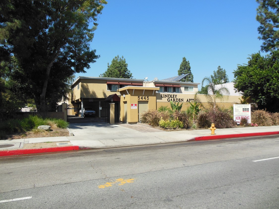 Primary Photo - 5445 Lindley Ave