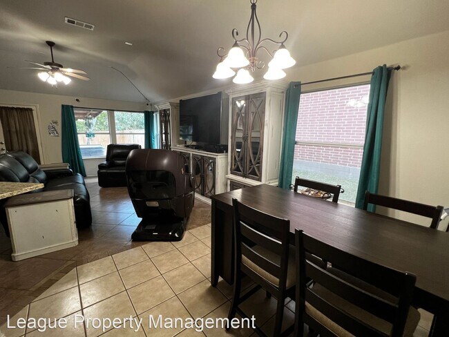 Foto del edificio - 3 br, 2 bath House - 5709 Paloma Blanca Dr