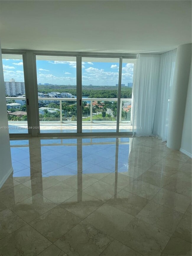 Foto del edificio - 16500 Collins Ave