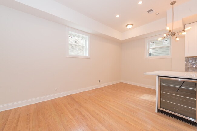 Foto del edificio - 846 N Hermitage Ave