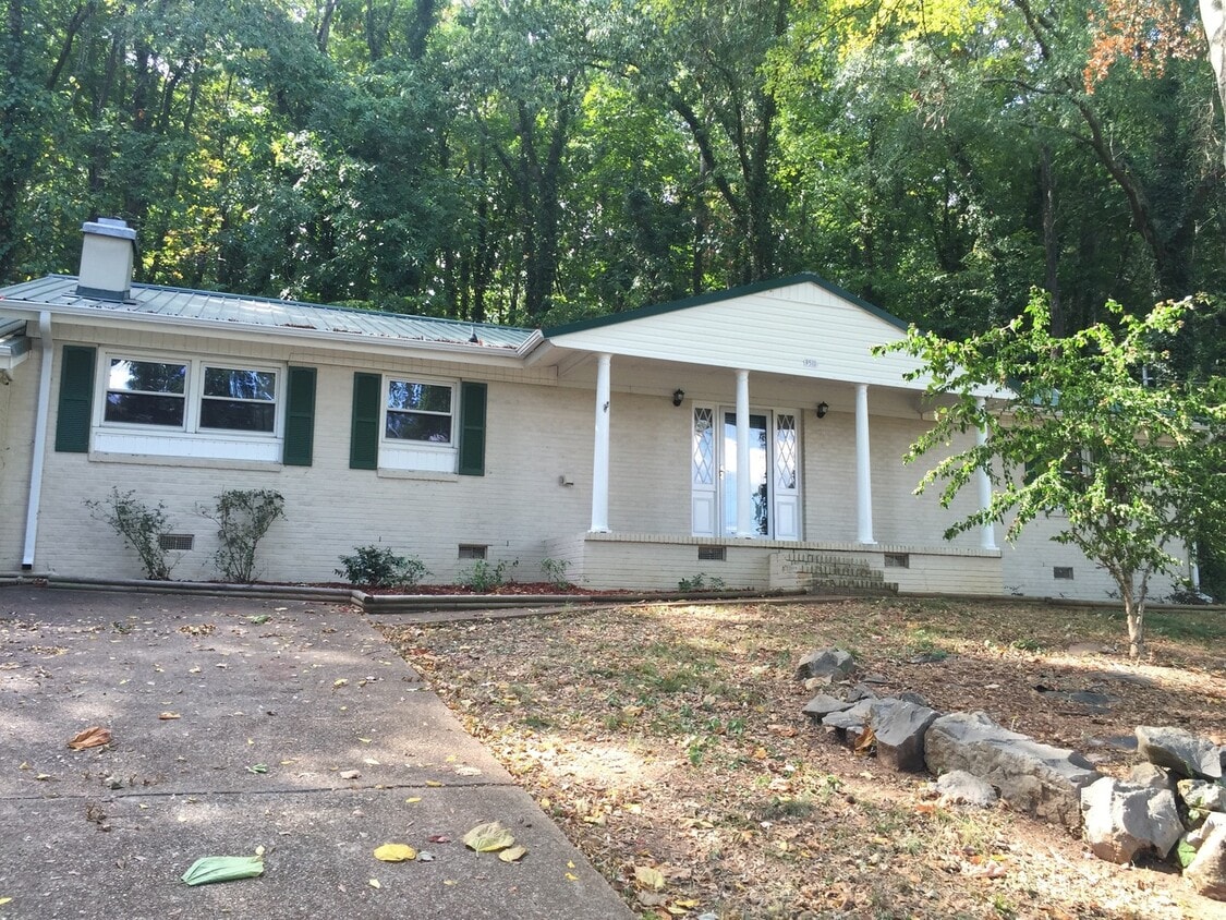 Move in special! Half off first month rent - Move in special! Half  off first month rent