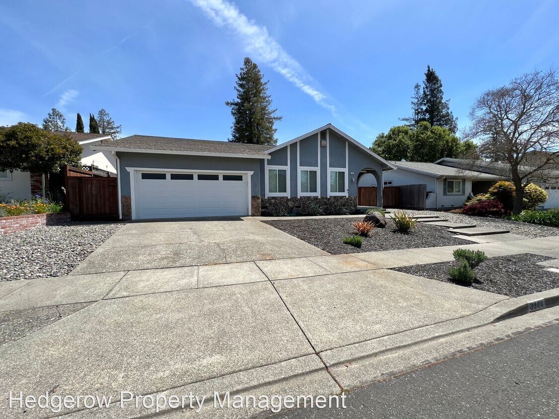 4 br, 2.5 bath House 3344 Sunview Drive House for Rent in Napa, CA