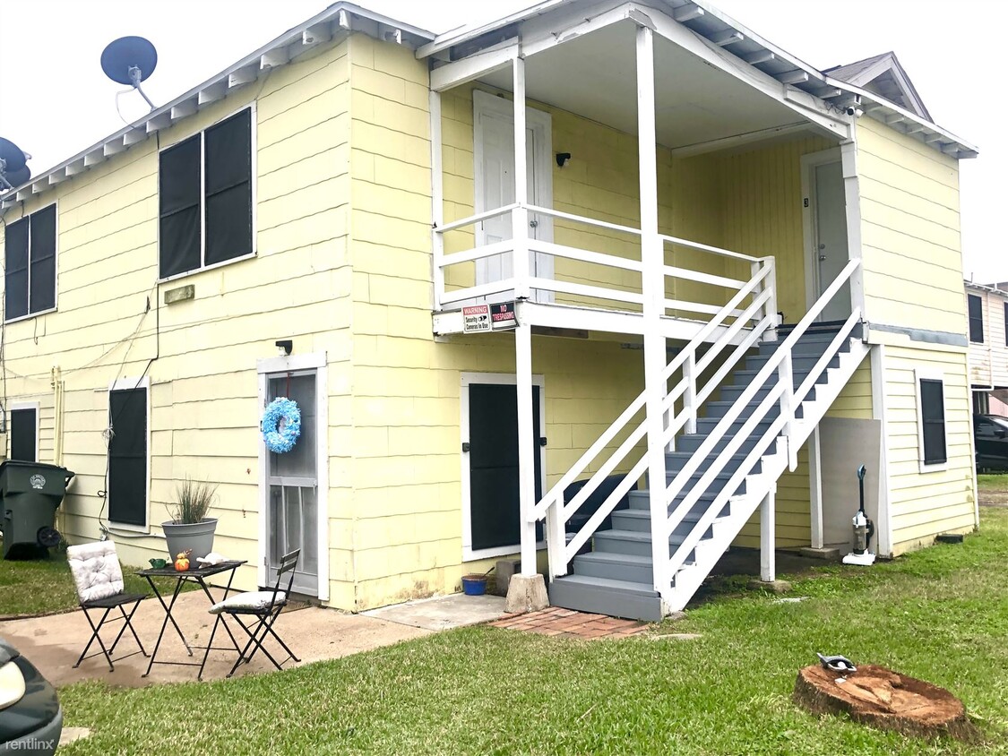 2 br, 1 bath Duplex 1013 62nd Street 3 Townhome Rentals in