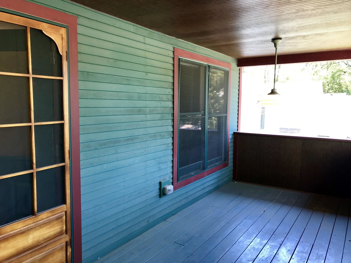 Primary Photo - 119 N Ellsworth St