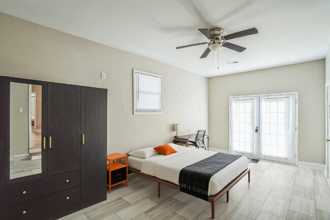 Foto del edificio - Stylish, Newly-Renovated Home in Raleigh with Great Location!