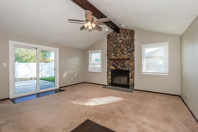 Foto del edificio - 8975 Cambridge Dr