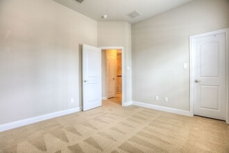 Building Photo - 19 Cohasset Pl