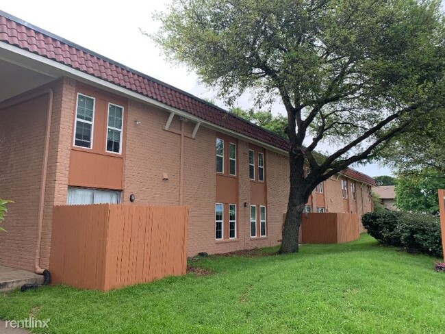 Building Photo - 110 N Jupiter Rd