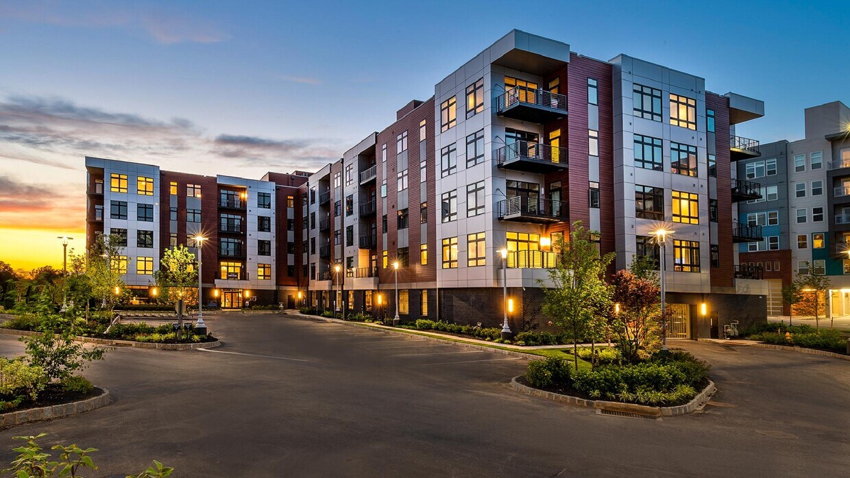 Foto principal - 575 S Goddard Blvd