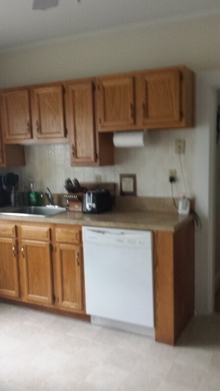 Foto del edificio - 225 Standish Ave