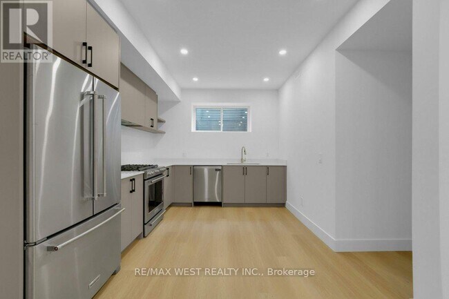 Building Photo - 661 Winona Dr