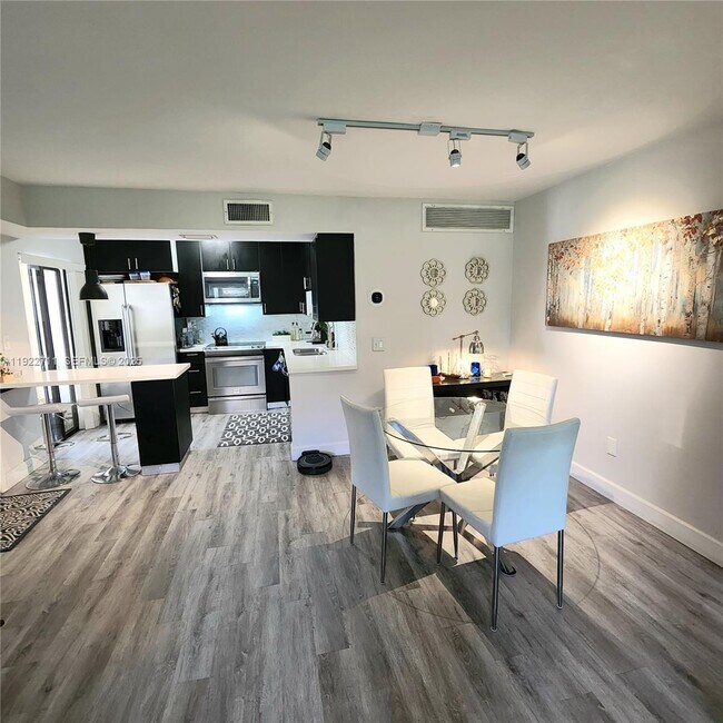 Foto del edificio - 20240 NE 3rd Ct