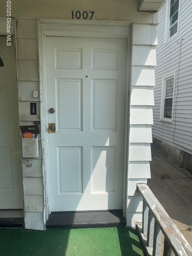 Foto principal - 1007 Forest Rd