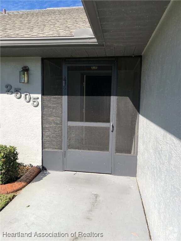Building Photo - 2505 N Orangewood St