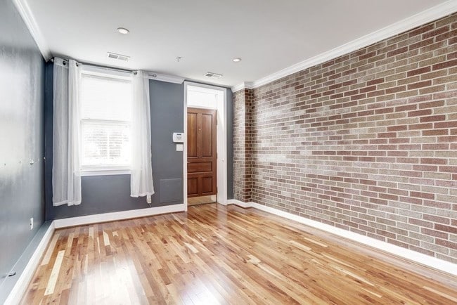 Foto del edificio - 1120 K St SE