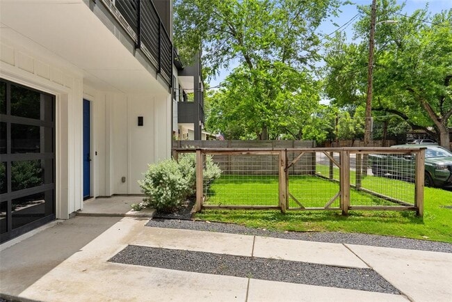 Building Photo - 2711 Stacy Ln