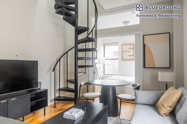 Building Photo - 515 W 47th St