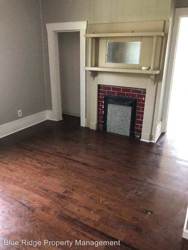 Building Photo - 3 br, 2 bath House - 1001 Maple Street