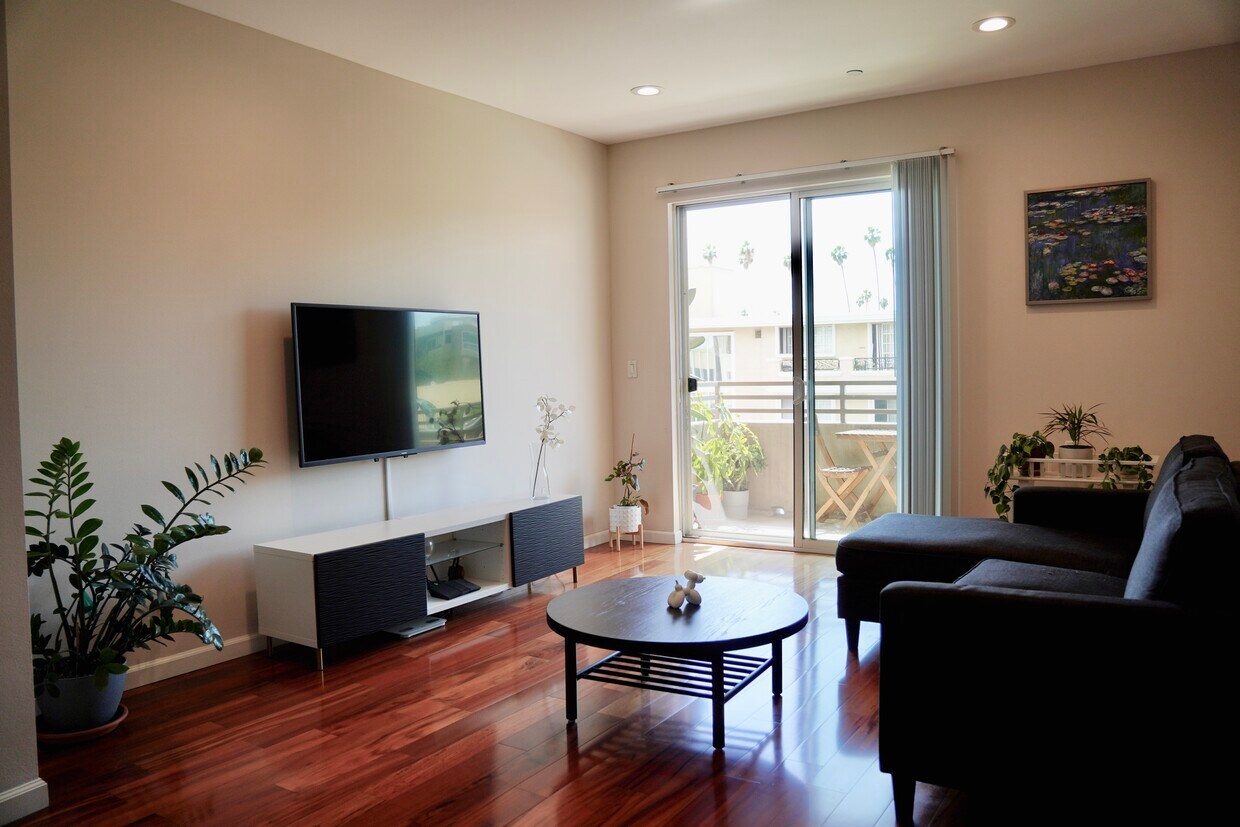 Foto principal - 940 Elden Ave