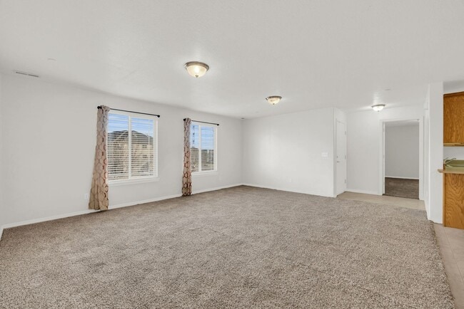 Building Photo - 3561-3585 E Rock Creek Rd