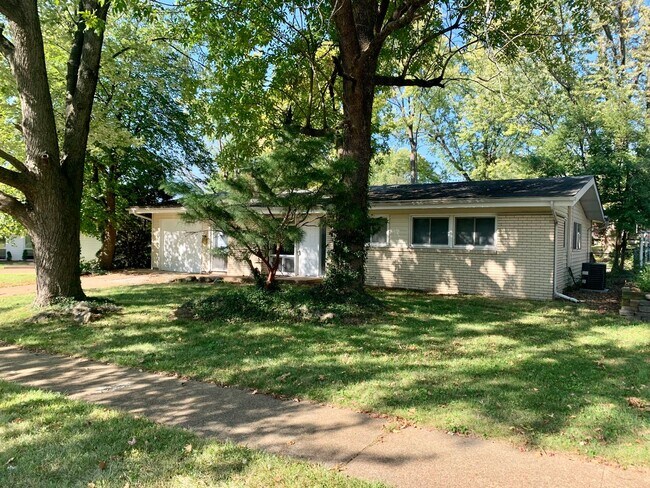 Foto del edificio - 3 Bedroom Home in Florissant - UPDATED KIT...