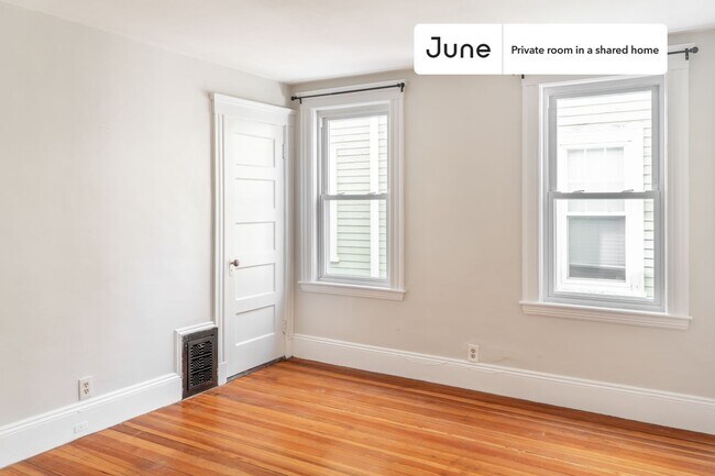 Building Photo - Private bedroom in 5 bed/1 bath Home