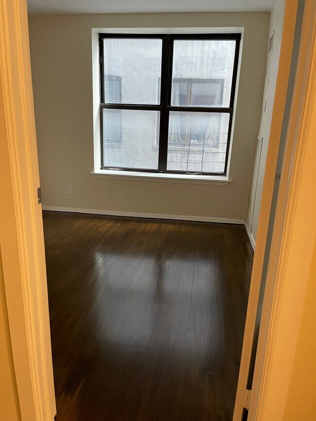 Foto del edificio - 581 Academy St