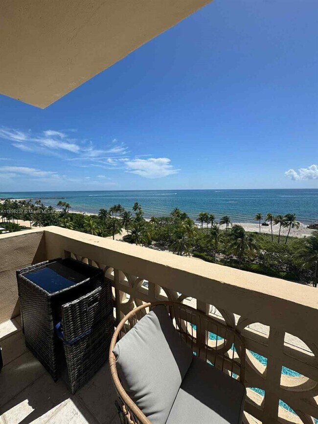 Foto del edificio - 10185 Collins Ave