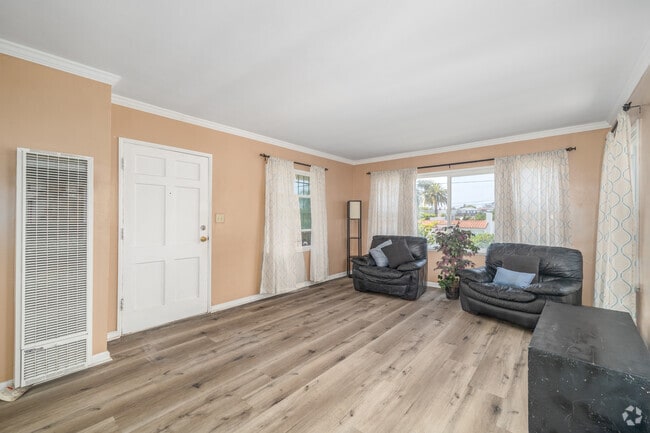 3BR, 2BA - 1,200SF - Living Room - 1554 S Stanley Ave