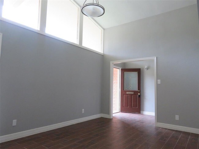 Building Photo - 8615 Shadow Crest St