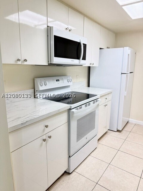 Building Photo - 3218 Coral Lake Dr