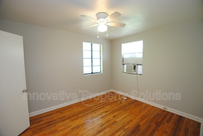 Foto del edificio - 2729 Oak St