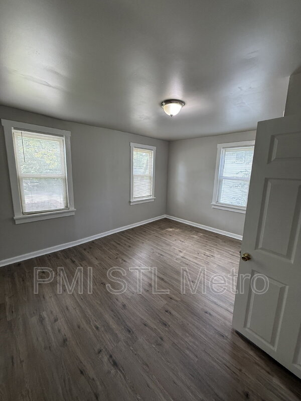 Foto del edificio - 6170 Emerald Ave