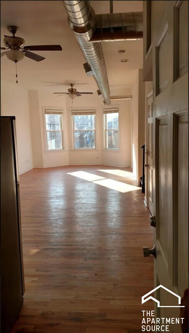 Building Photo - 1148 W Belmont Ave