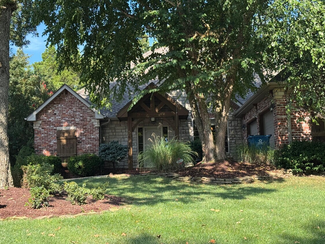 Foto principal - 166 Country Bluff Dr
