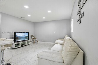 Building Photo - 1421 N 68th Ave