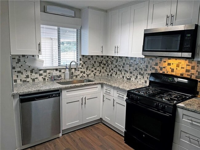 Building Photo - 346 Carpenter Dr NE