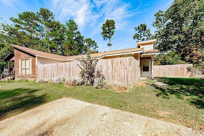 Foto principal - 3536 Torbay Dr