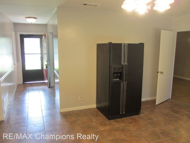 Building Photo - 3 br, 1 bath House - 3669 Surrey Ln