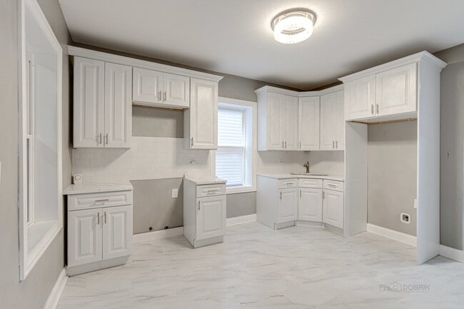 Foto del edificio - 3048 E 80th St