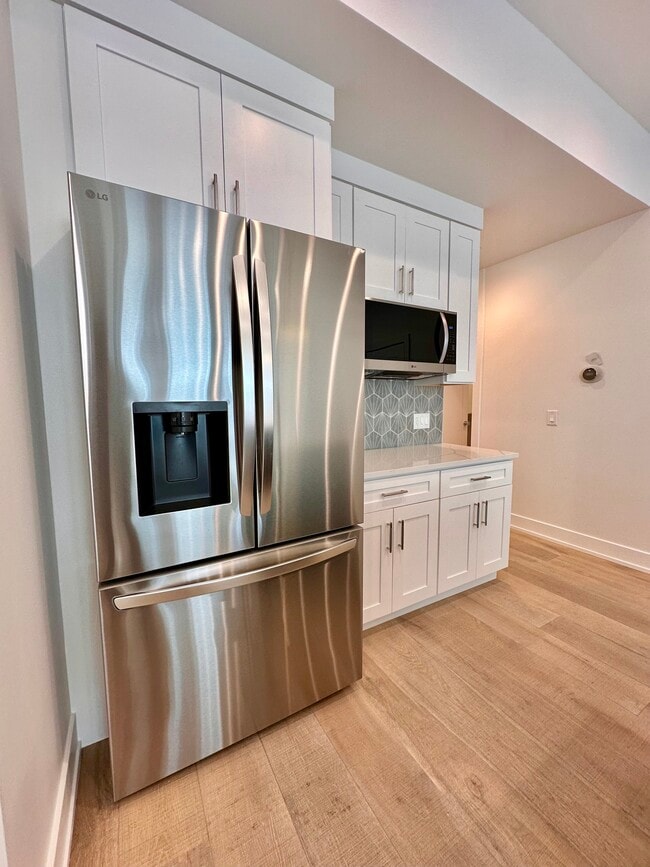 Photo - 2950 N Sheffield Ave (Chicago, IL) Apartments