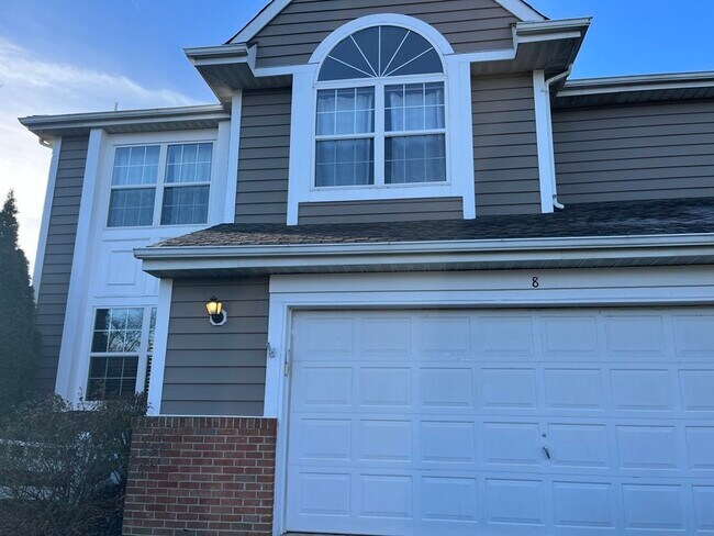 Building Photo - 8 Pine Valley Ln