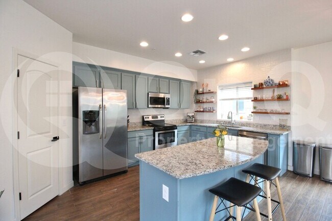 Building Photo - 240 W Juniper Ave