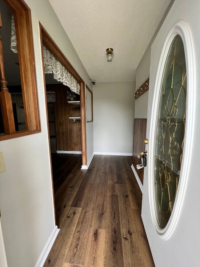 Foto del edificio - 3 bedroom/2 bathroom with large fenced in ...
