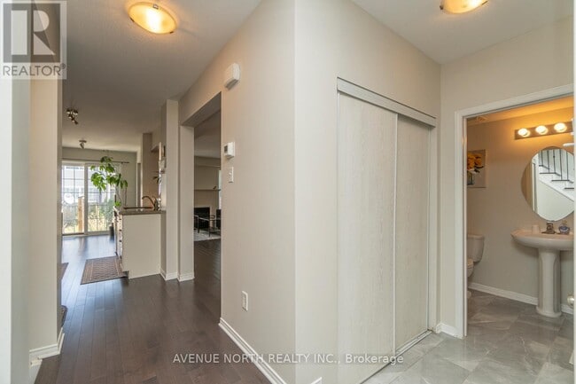 Building Photo - 103 Osnabrook Private