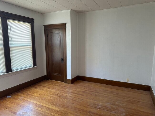 Building Photo - 57 Lovell St