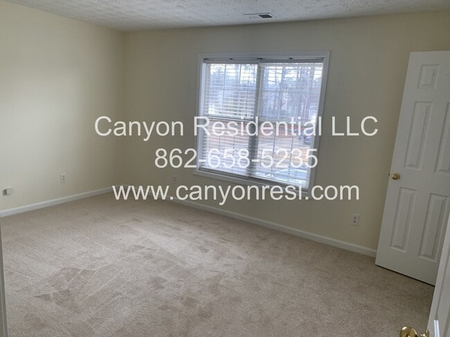 Building Photo - 125 Bay Ct Dr
