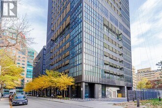 Building Photo - 101 Charles St E