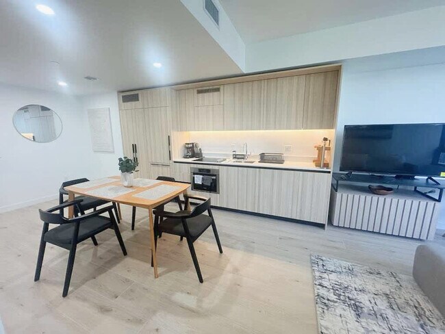 Building Photo - 225 N Miami Ave