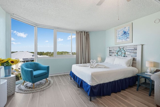 Building Photo - 8817 S Thomas Dr